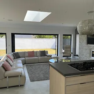 Perfect 4 Bedroom 2 Bathroom Holiday home Edinburgh