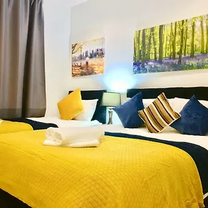 Excel 2 Bedrooms River View Apartment London